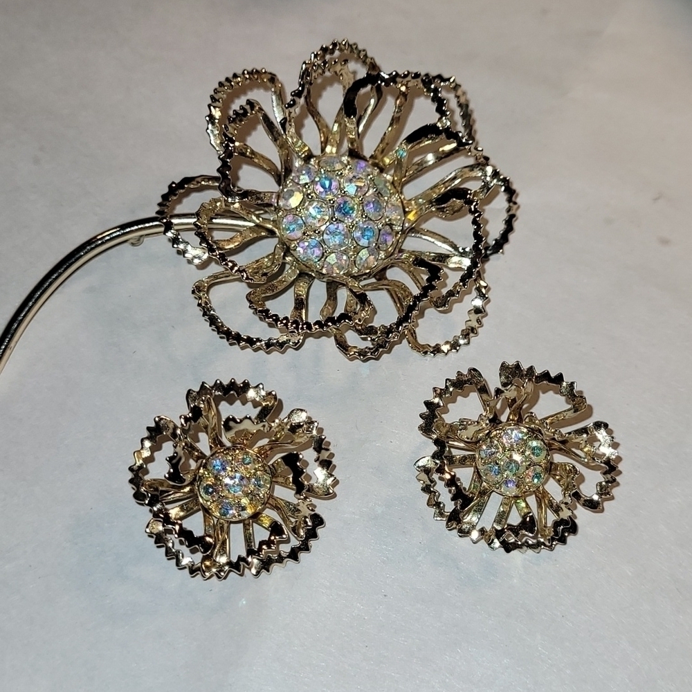 Sarah Coventry Vintage Brooch  and Clip-on Earrings Set